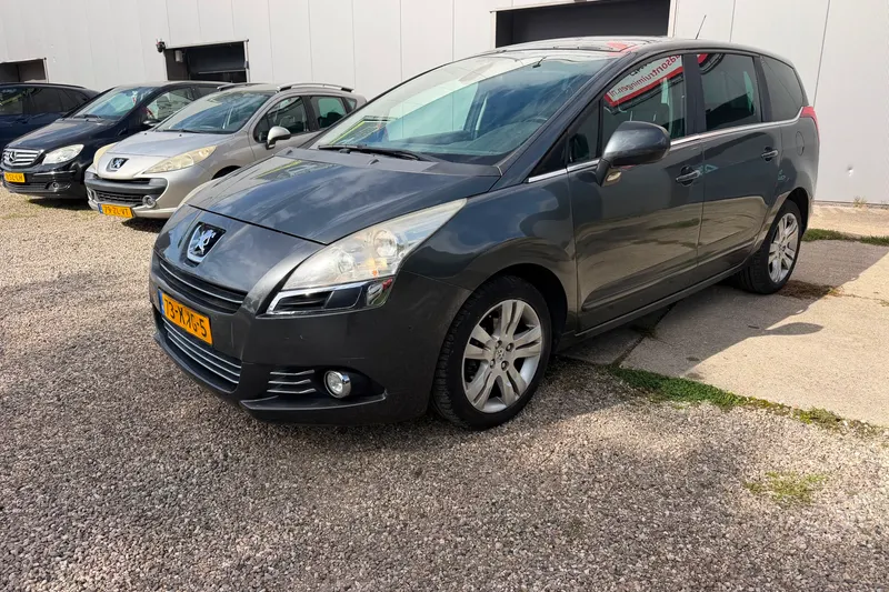 Peugeot 5008 (2010)