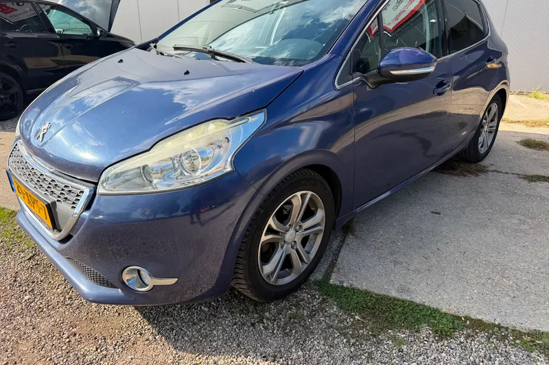 Peugeot 208 (2012)