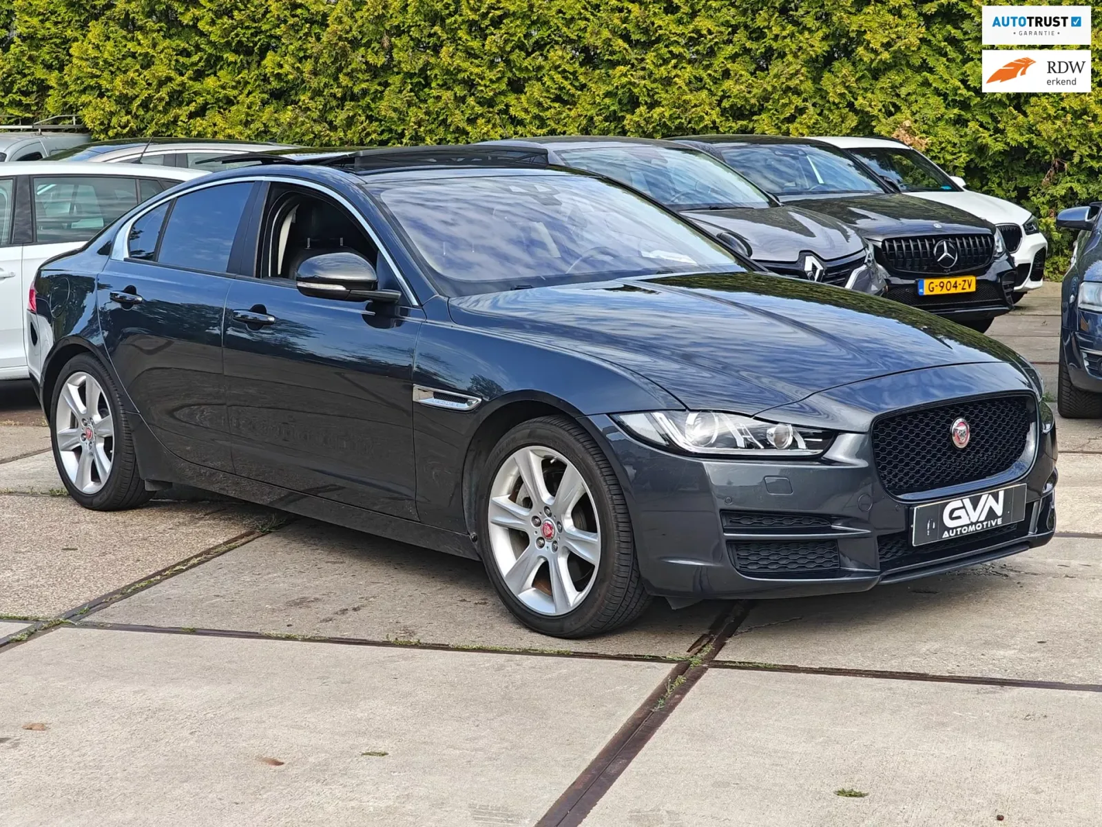 Jaguar XE (2018) — foto 1