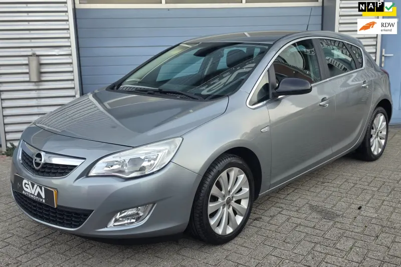 Opel Astra (2011)