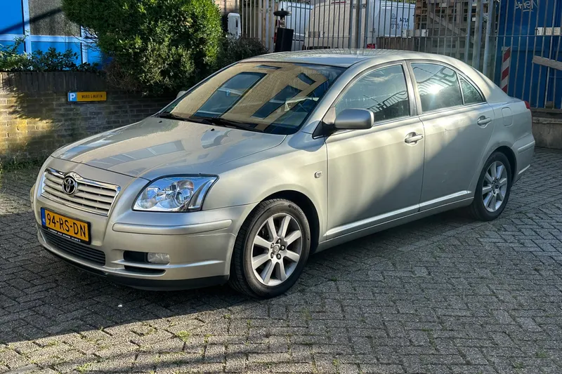 Toyota Avensis (2005)