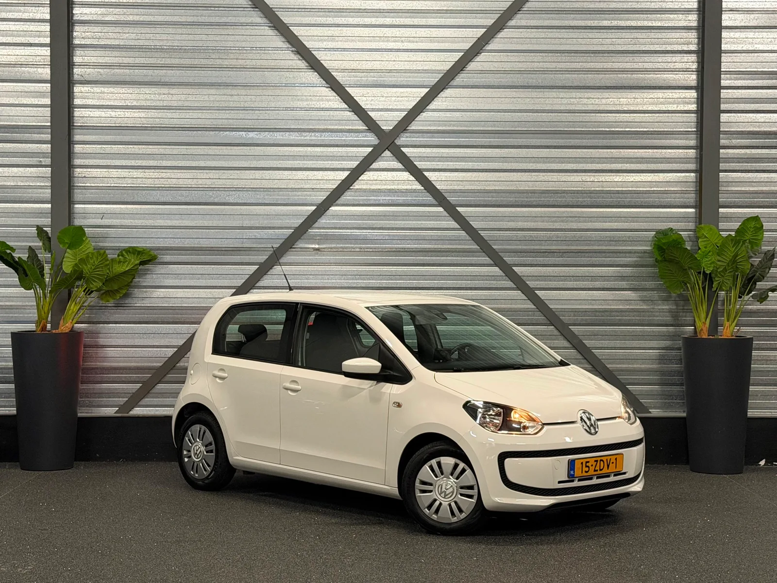 Volkswagen Up! (2012) — foto 1