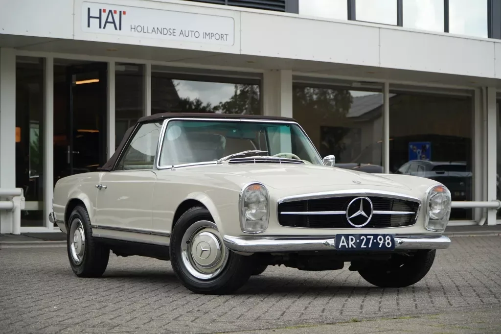 Mercedes-Benz 200-Serie (1966) — foto 1