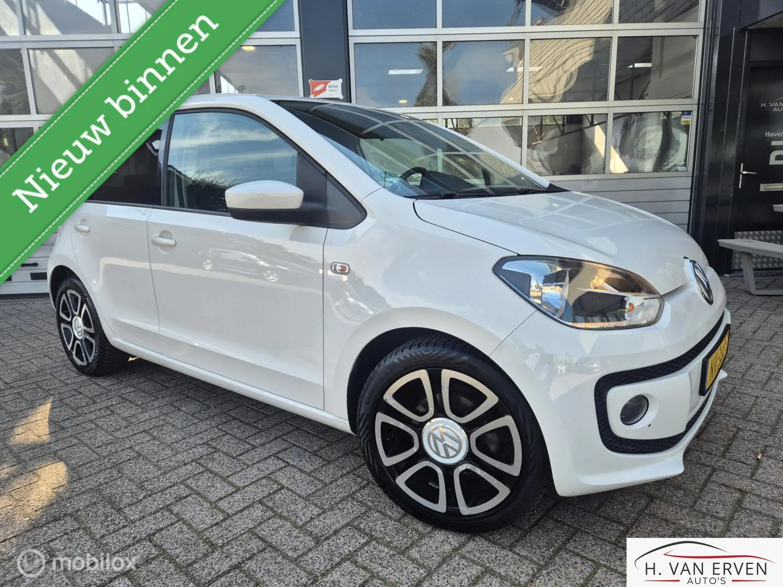 Volkswagen Up! (2012) — foto 1