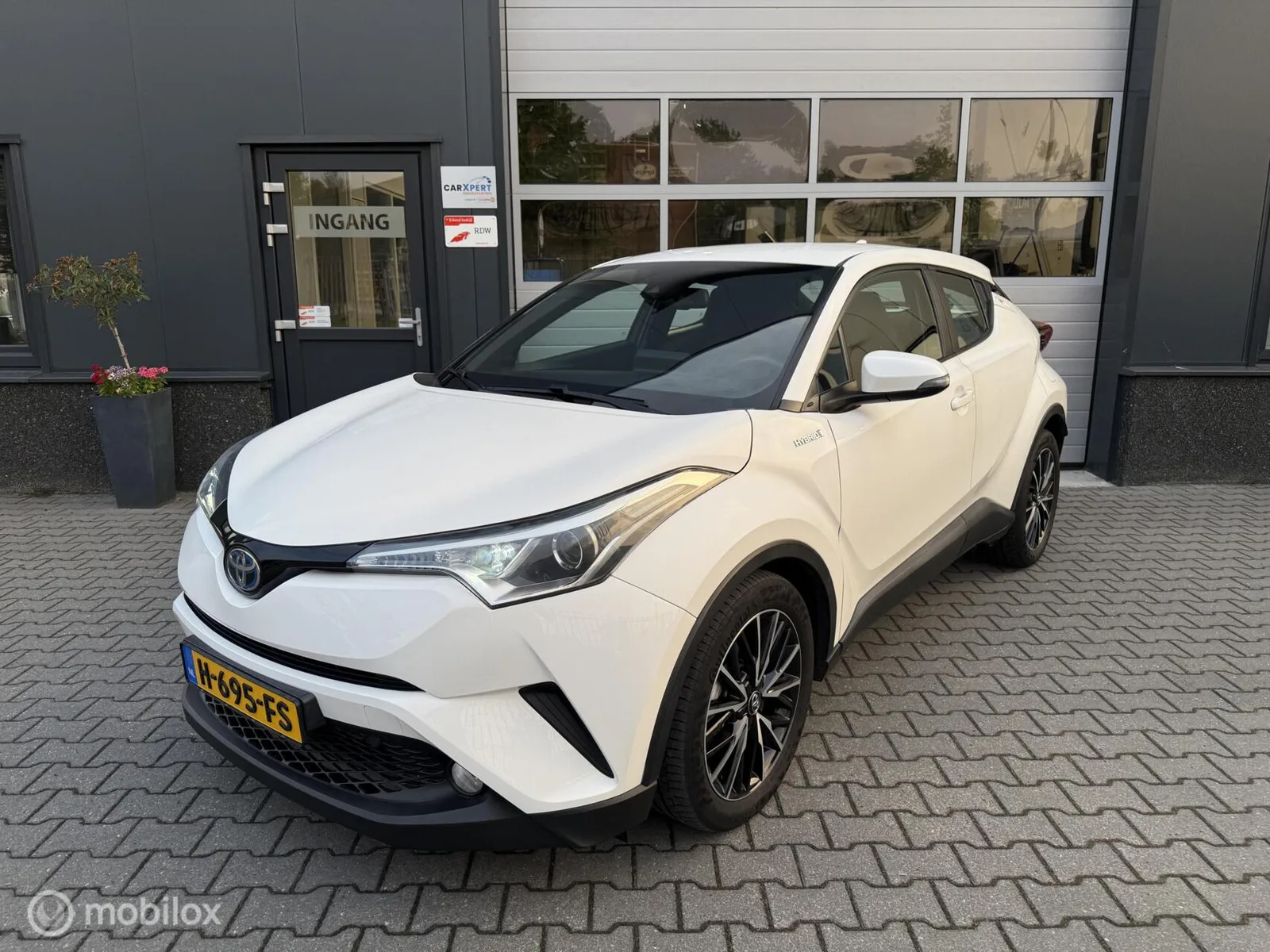 Toyota C-HR (2017) — foto 1