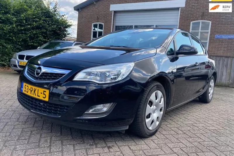 Opel Astra (2011)