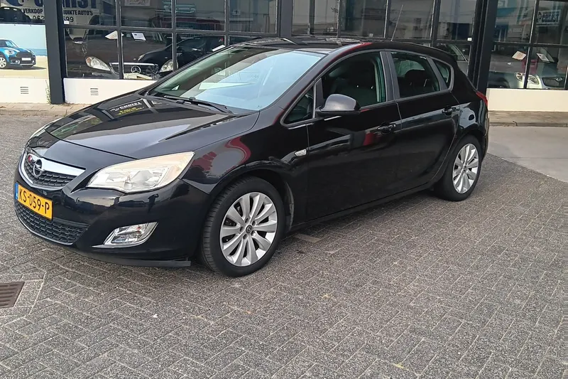 Opel Astra (2010)