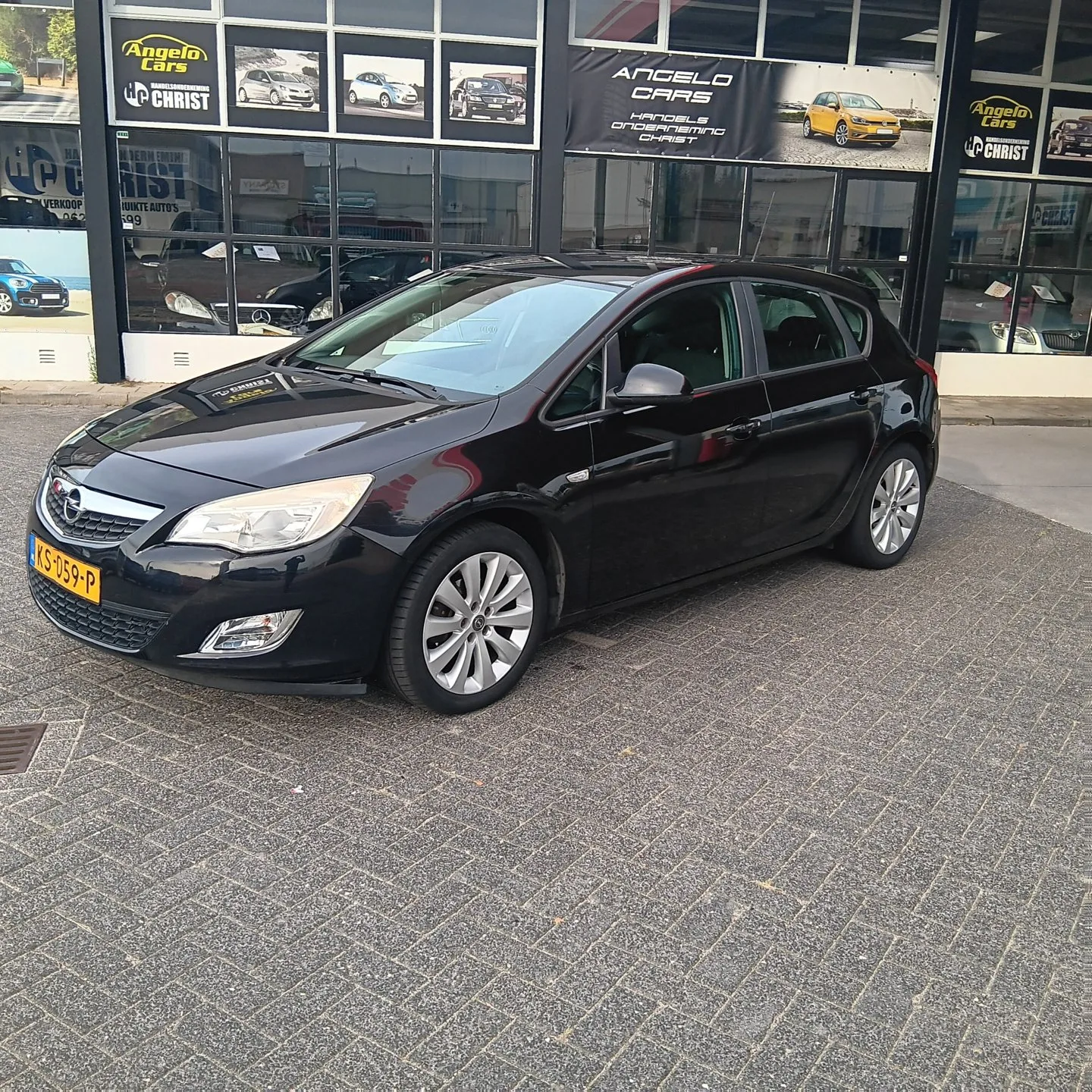 Opel Astra (2010) — foto 1