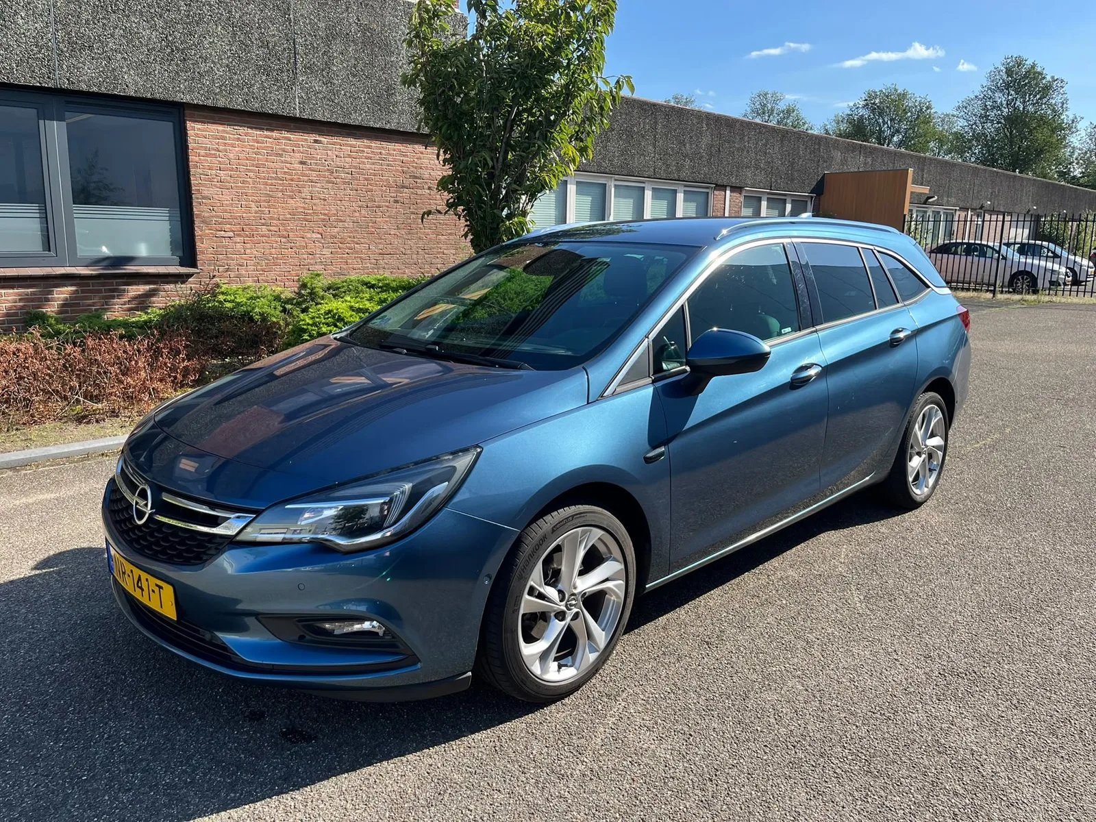 Opel Astra (2017) — foto 1