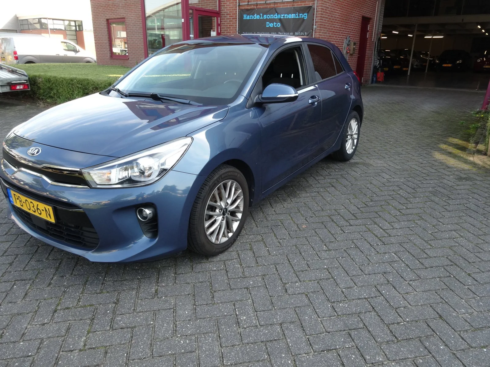 Kia Rio (2017) — foto 1