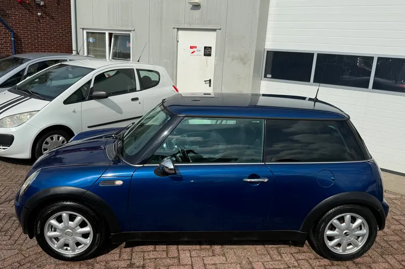 MINI One (2003)