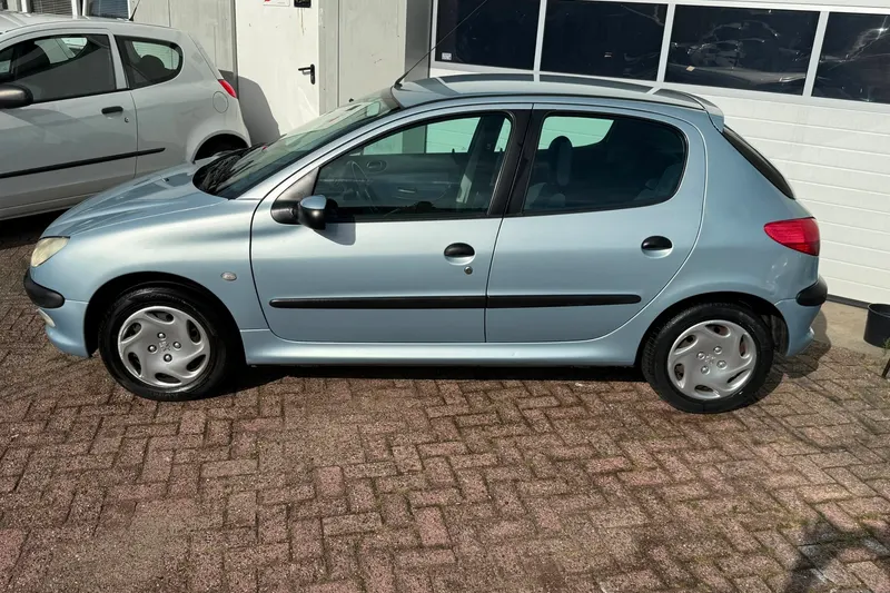 Peugeot 206 (2001)