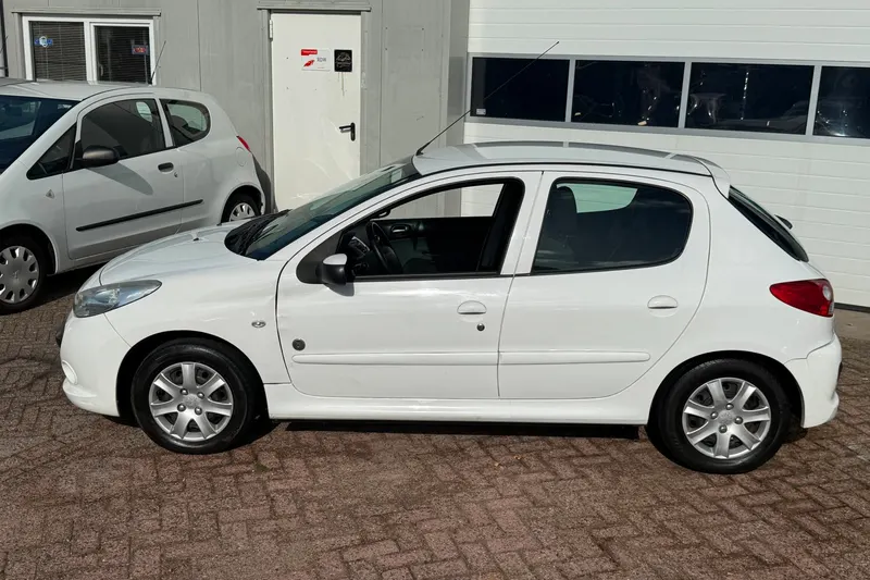 Peugeot 206+ (2012)