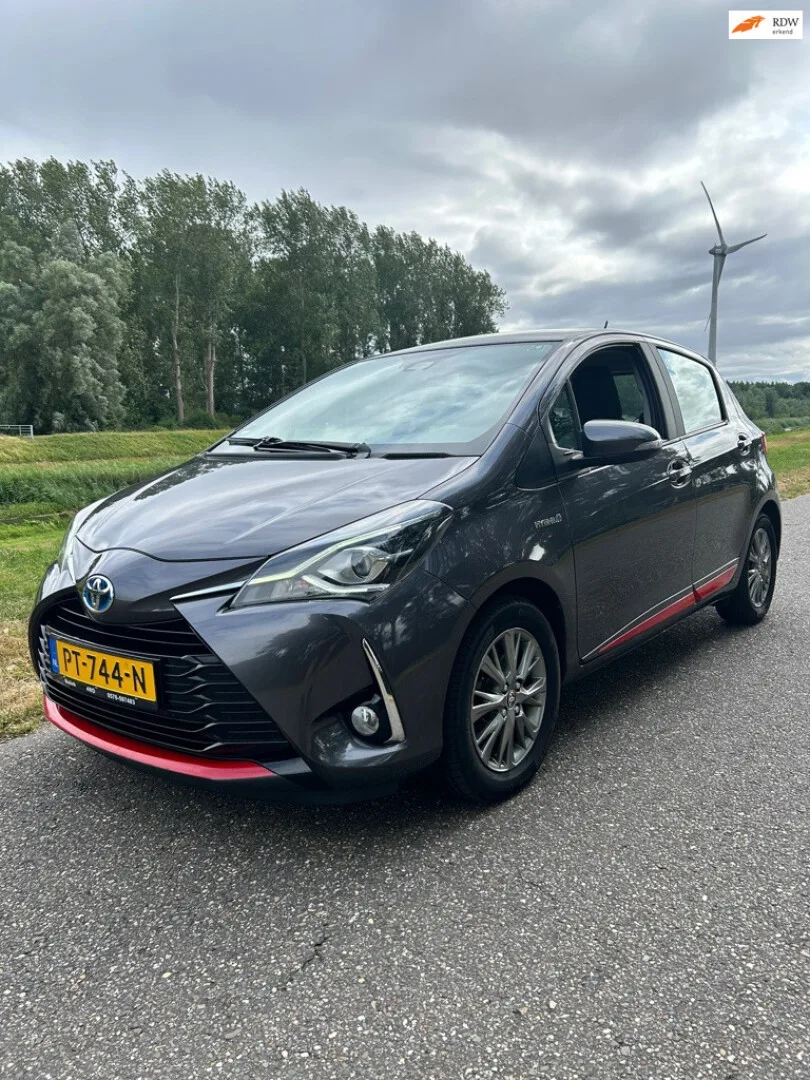 Toyota Yaris (2017) — foto 1