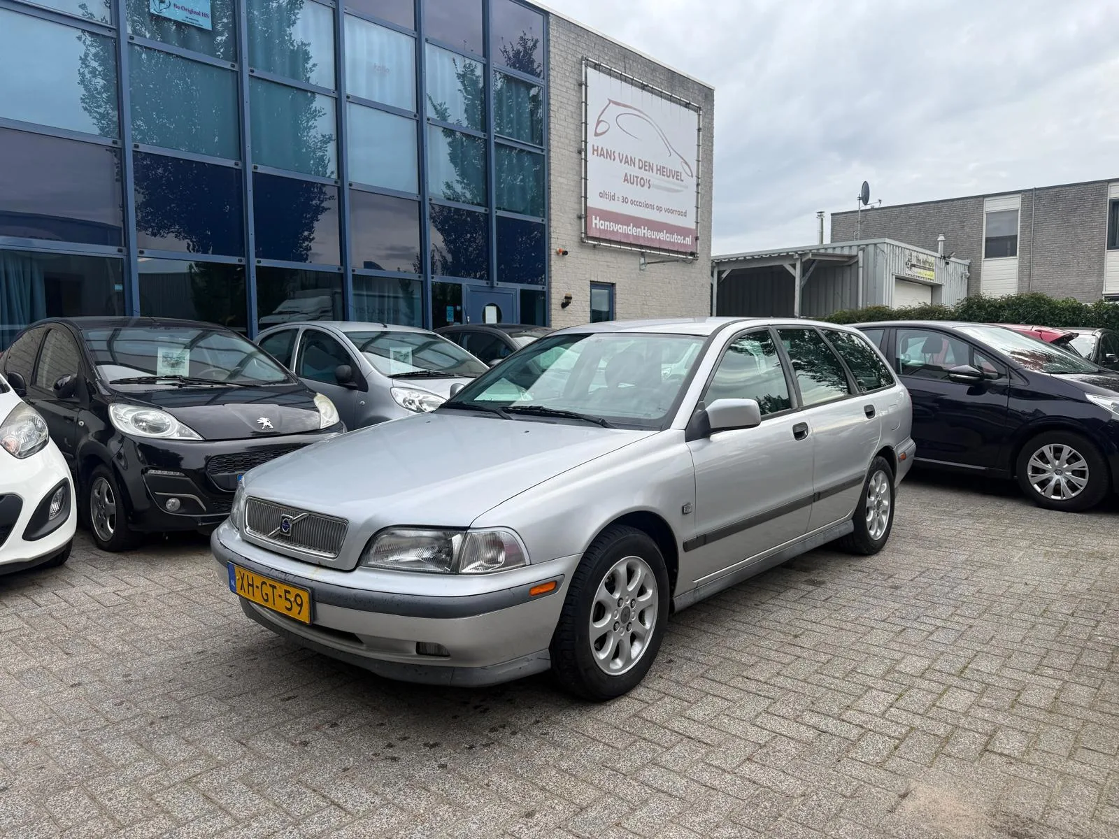 Volvo V40 (1998) — foto 1