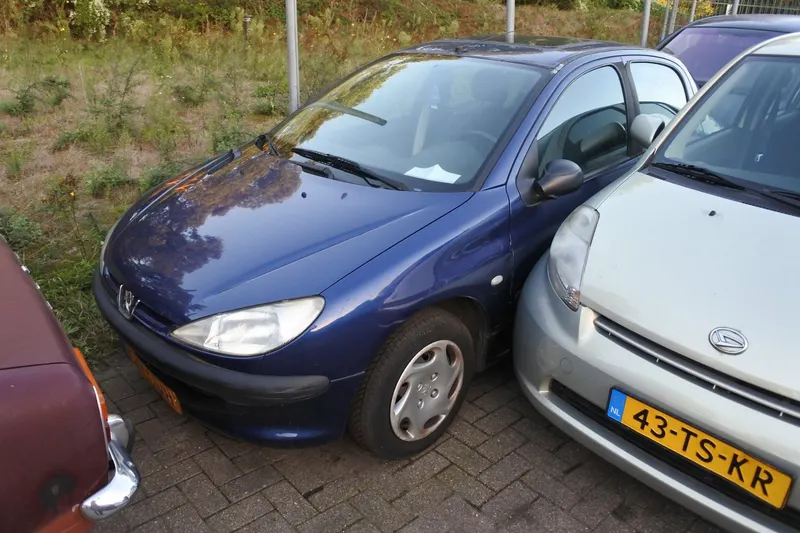 Peugeot 206 (2001)