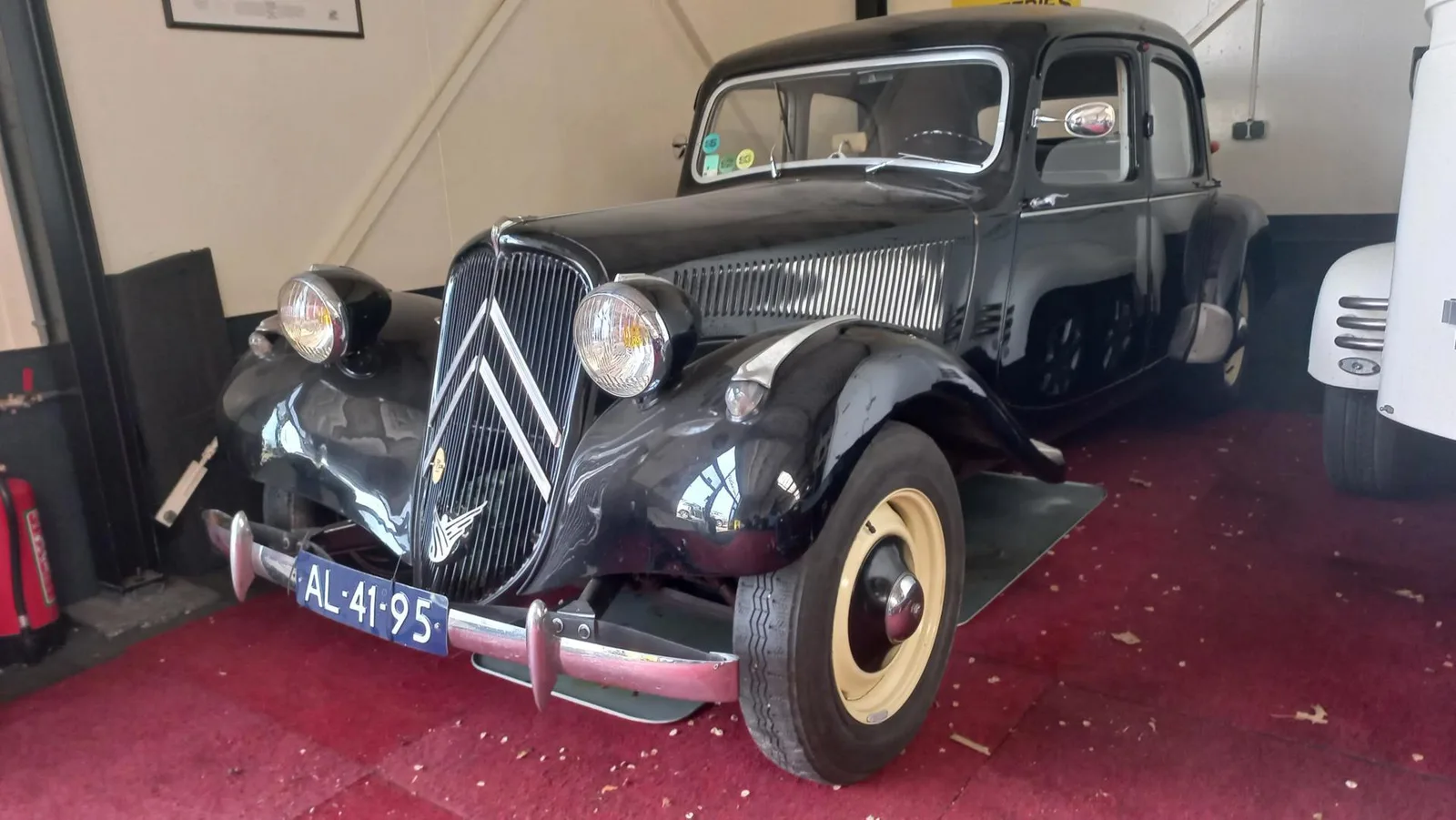 Citroën Traction Avant (1954) — foto 1