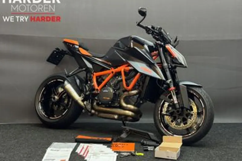 KTM 1290 SuperDuke R (2021)