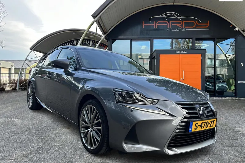 Lexus IS (2016)