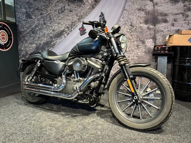 Harley-Davidson Sportster Iron 883 (2011) — foto 1