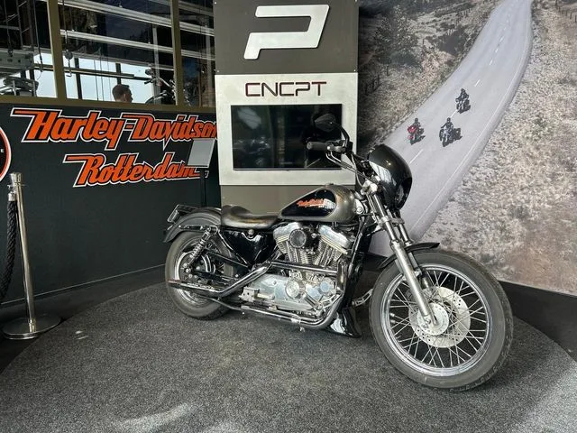 Harley-Davidson 883 Sportster Hugger (1996) — foto 1