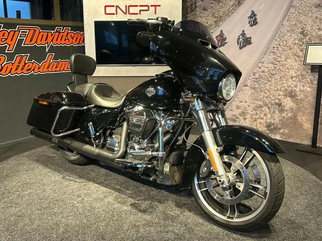 Harley-Davidson Street Glide (2018) — foto 1