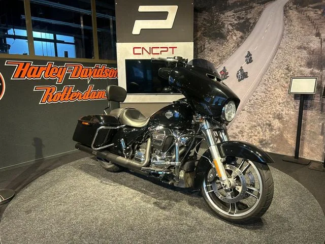 Harley-Davidson Street Glide (2018) — foto 1