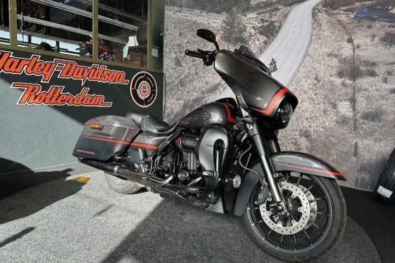 Harley-Davidson Cvo Street Glide (2018)