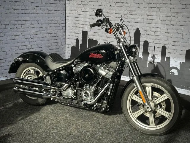 Harley-Davidson Softail Standard (2023) — foto 1