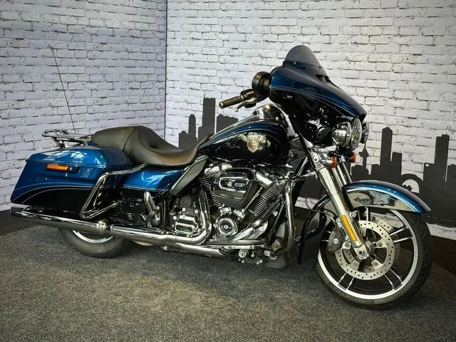 Harley-Davidson Street Glide (2018) — foto 1