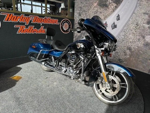 Harley-Davidson Street Glide (2018) — foto 1