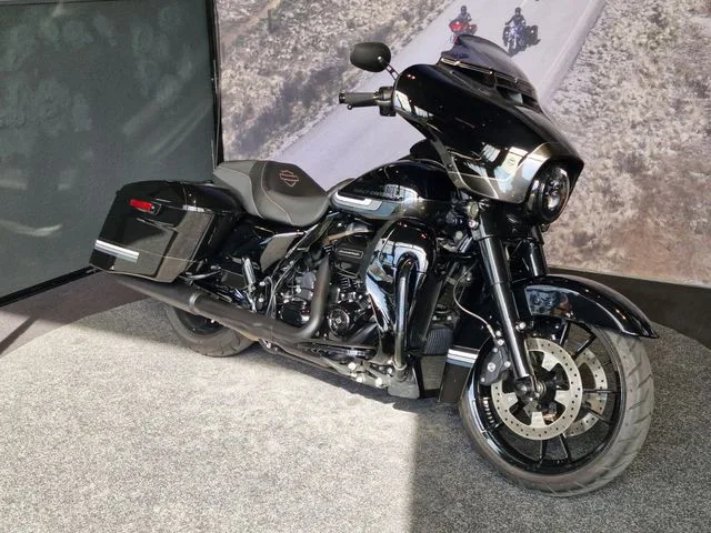 Harley-Davidson Street Glide Special (2021) — foto 1