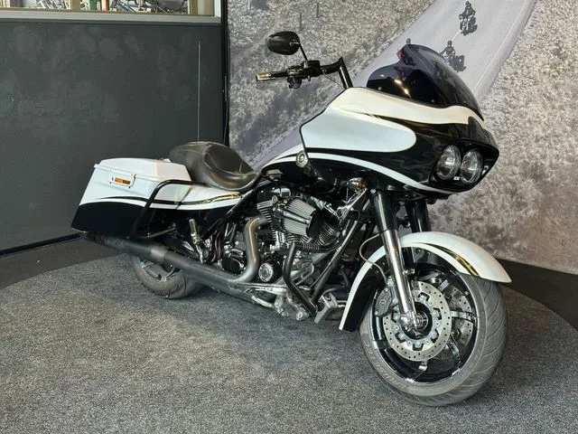 Harley-Davidson CVO Road Glide (2012) — foto 1