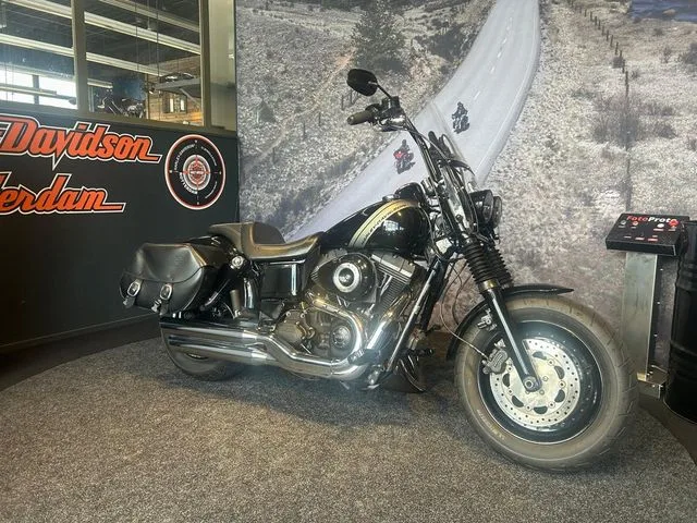 Harley-Davidson Dyna Fat Bob (2015) — foto 1
