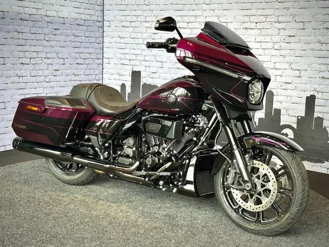 Harley-Davidson CVO Street Glide (2025) — foto 1