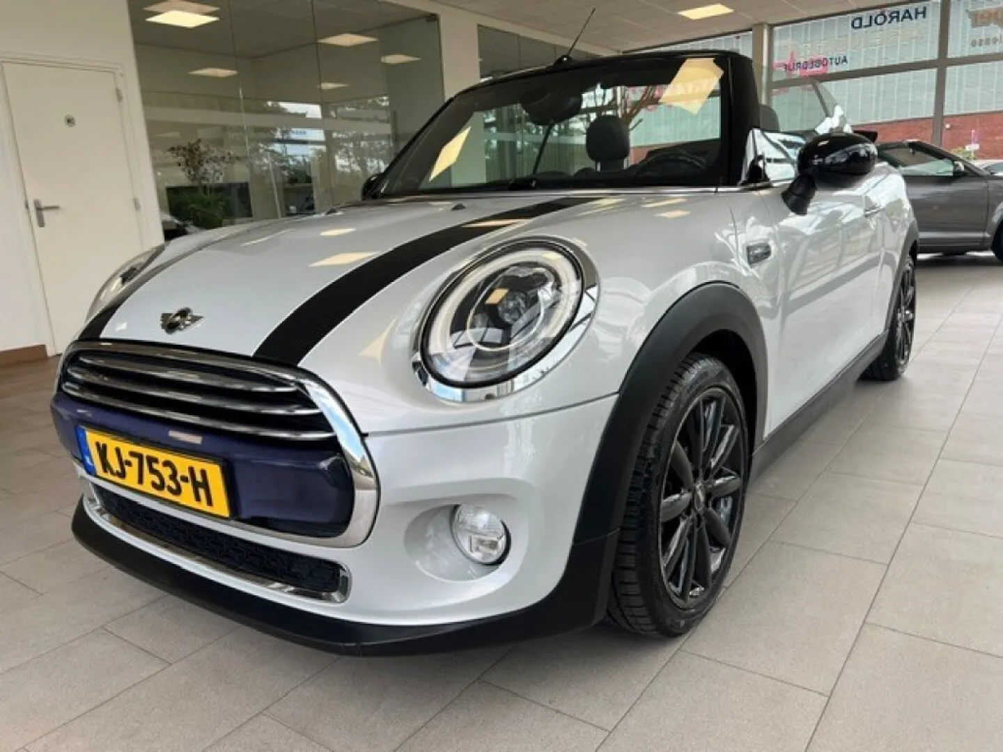 MINI Cabrio (2016) — foto 1