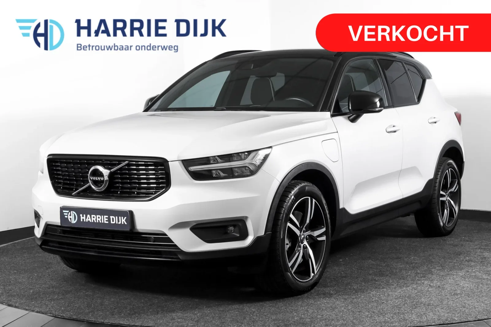 Volvo XC40 (2021) — foto 1