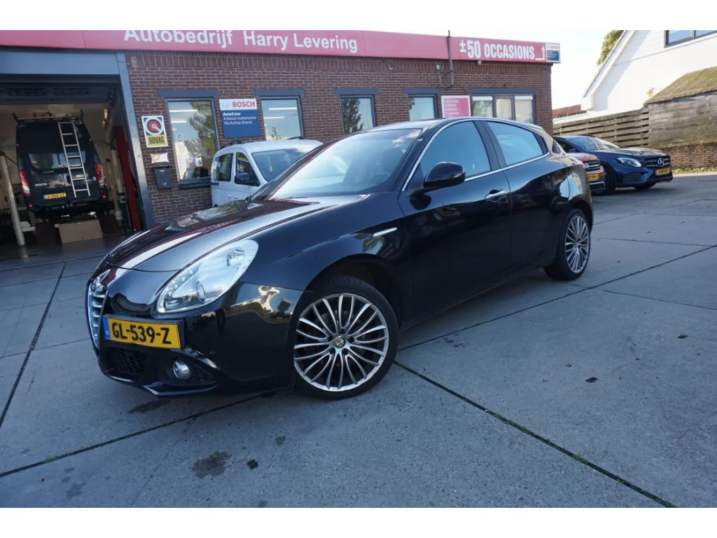 Alfa Romeo Giulietta (2015) — foto 1