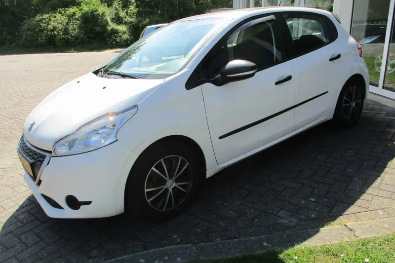 Peugeot 208 (2014)
