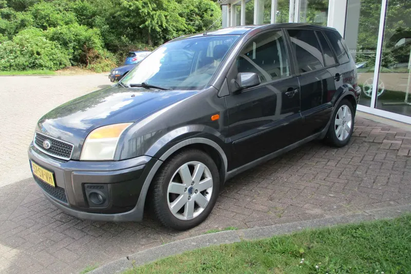 Ford Fusion (2006)