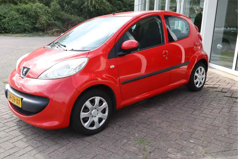 Peugeot 107 (2008)