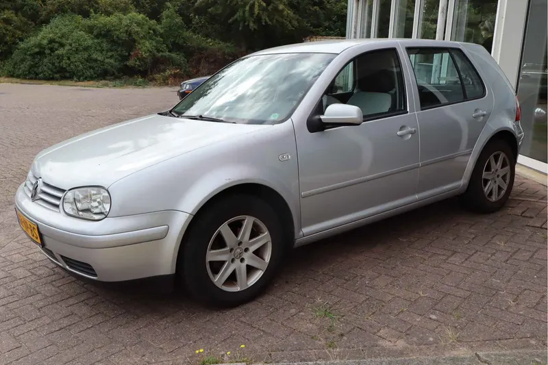 Volkswagen Golf (2004)