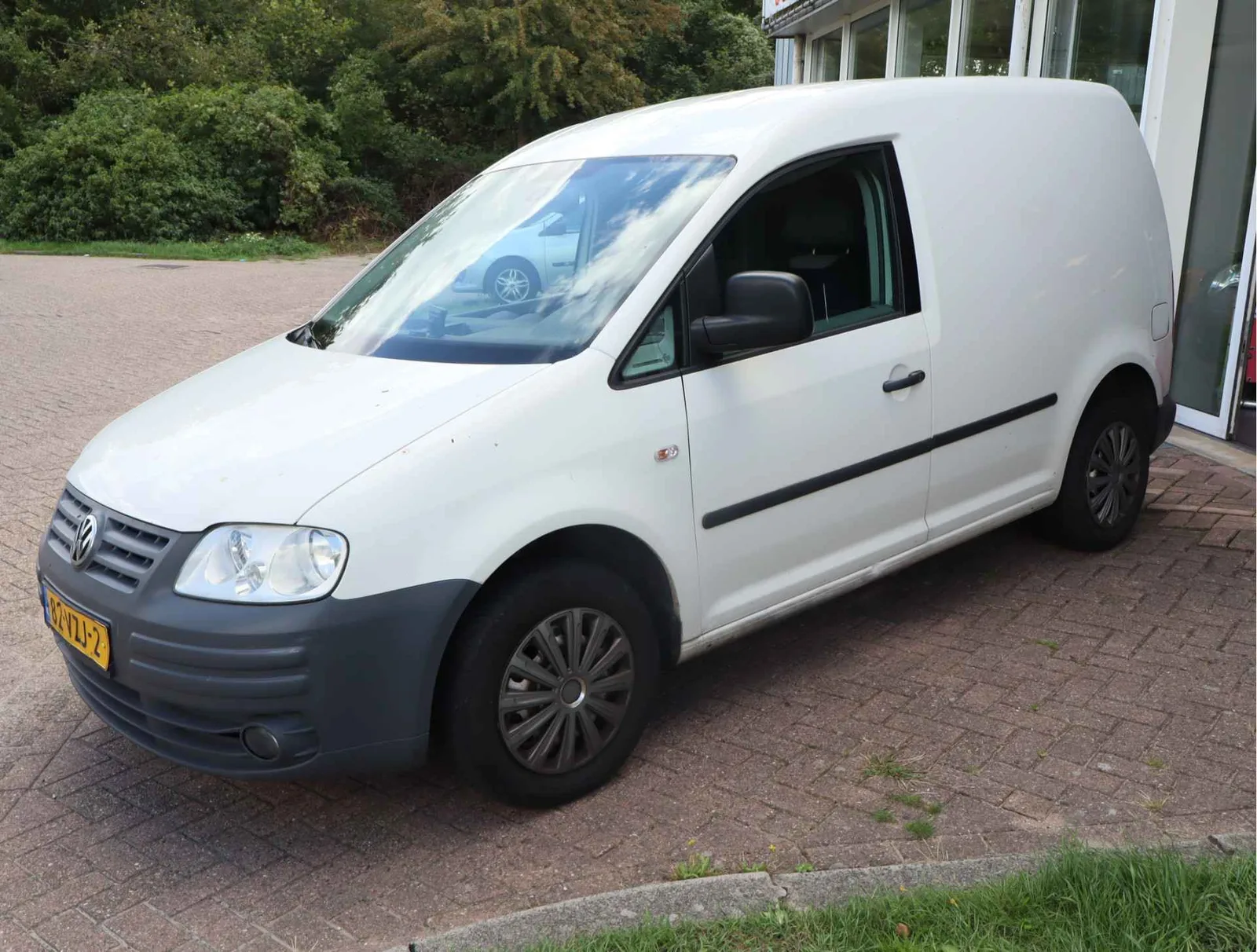 Volkswagen Caddy (2009) — foto 1