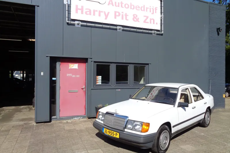 Mercedes-Benz 200-Serie (1988)