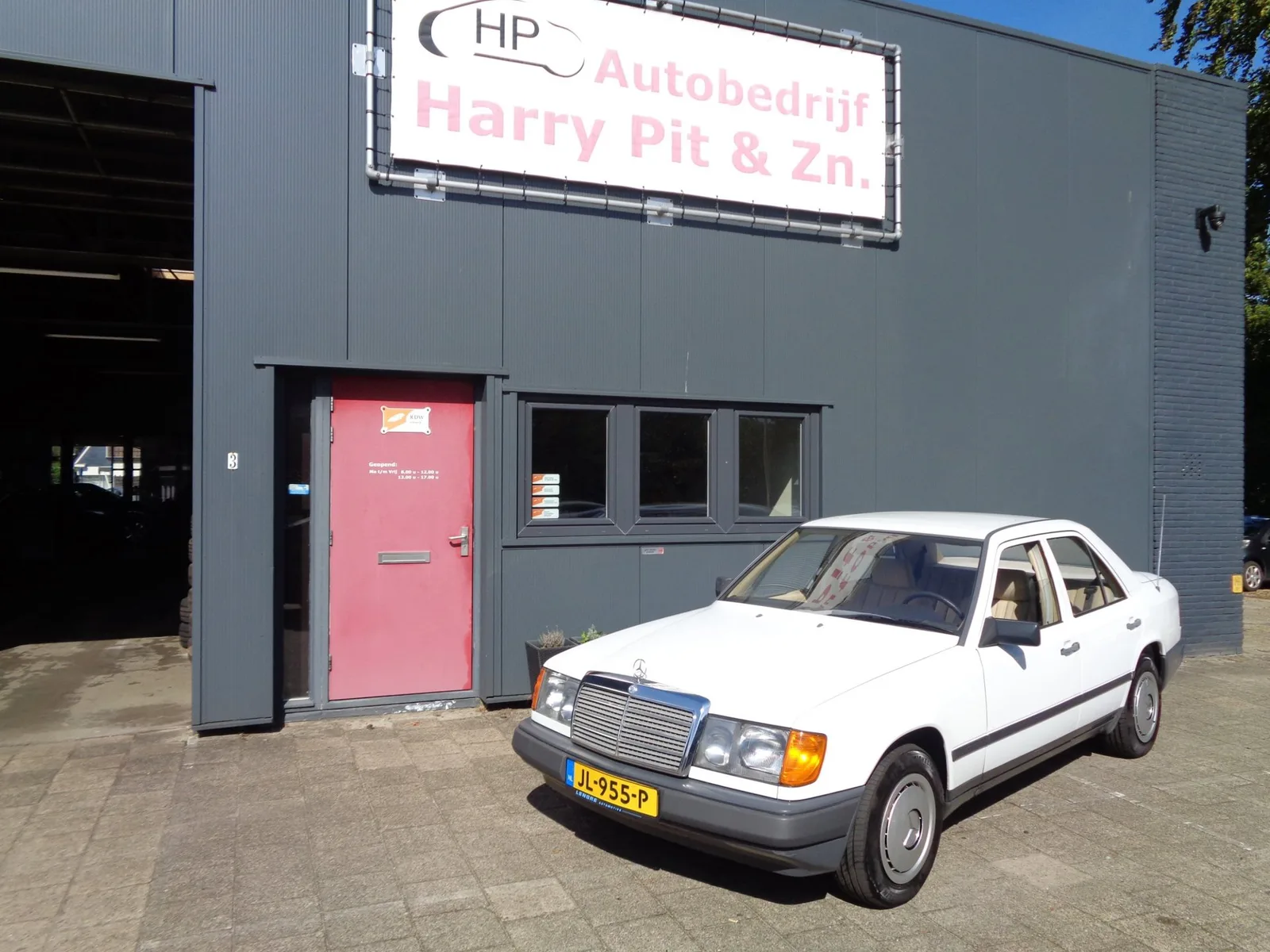 Mercedes-Benz 200-Serie (1988) — foto 1