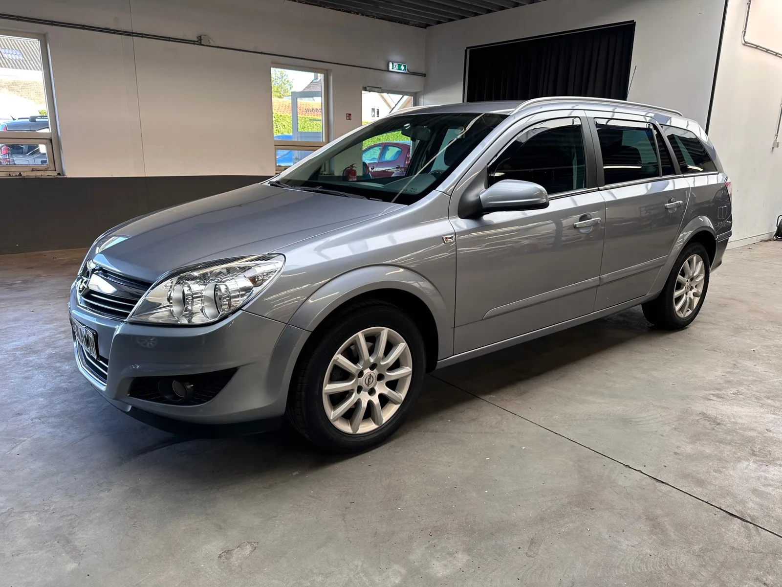 Opel Astra (2008) — foto 1