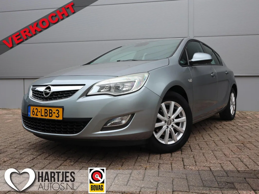 Opel Astra (2010) — foto 1