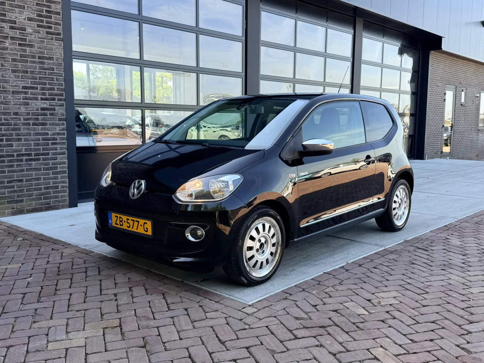Volkswagen Up! (2011) — foto 1