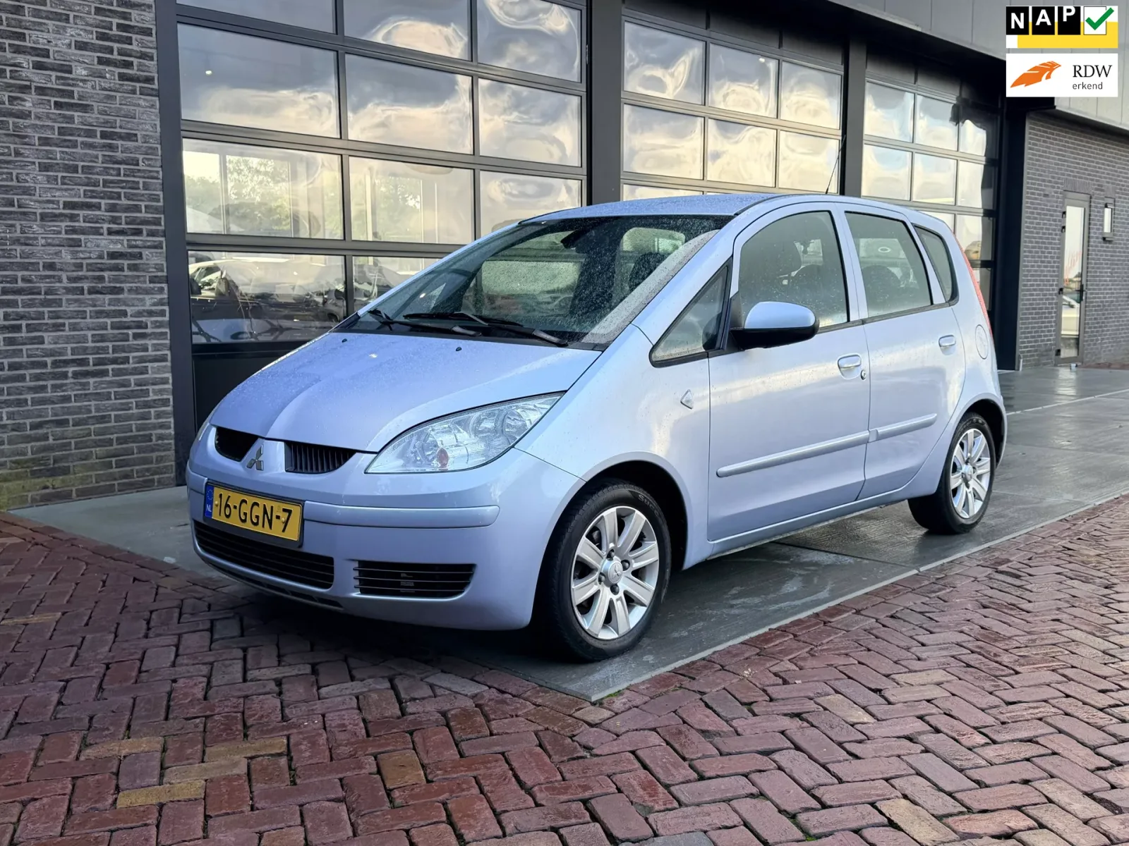 Mitsubishi Colt (2008) — foto 1