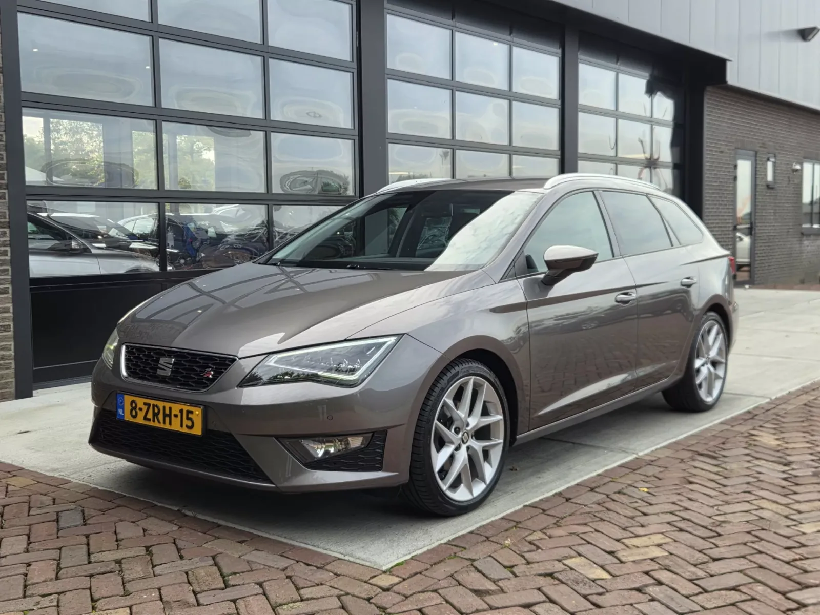 SEAT Leon (2015) — foto 1